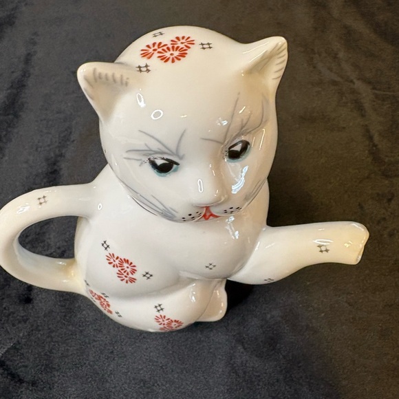 Vintage White Porcelain Cat Shape Teapot or Creamer Dispenser - Picture 2 of 8